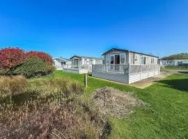 Stunning Caravan With Decking, Nearby Hunstanton Beach Ref 23232K