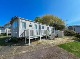 Beautiful Lodge At Manor Park In Hunstanton Ref 23018K