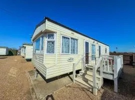 Superb Dog Friendly Caravan With Decking In Hunstanton In Norfolk Ref 13010L