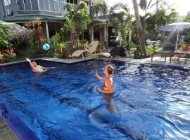 Maple Leaf Hotel