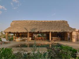 Casa Sicarú - 4 bedroom up to 10 people, hotel em Tlachicón