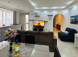 Sunny Apartment Gzira, hotel in Il-Gżira