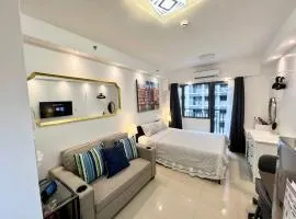 The Grand Staycation at MOA - Unit 7102 Hotel-like
