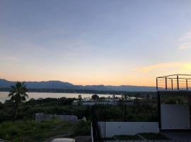 Hermosa casa vista al lago, villa em Tequesquitengo