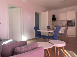 Strawberry, hotel dicht bij: Luchthaven Brac - BWK, 