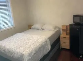 Queen Room Near Toronto Airport