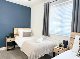 Comfy 2 Bed Home - Port Talbot - 10 Min Walk From Beach
