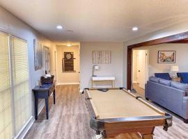 Decatur Chic Family Home with Pool Table, hotel in Decatur