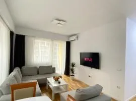 Royal Apartment-FamilyHaven,Park,Modern and Luxury