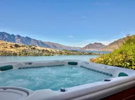 A Surprise on Sunrise! Panoramic Lake Views & Spa Pool