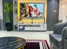 Stylish 2 Bedroom Apartment in the Heart of Abuja - Netflix,Wifi