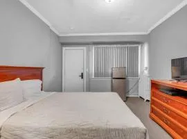 Cozy Room with Private Bath in Brownstown