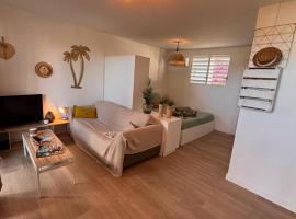 Joli Studio vue Mer avec Piscine, hotel na praia em Cul de Sac
