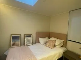 Acogedora habitación junto a nuestra familia en exclusivo sector de Santiago