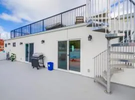 360 Rooftop View Ocean Breeze 6 Min to Beach