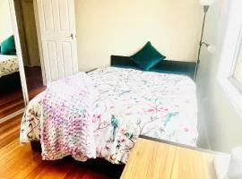 Cozy, quiet private room in Lalor