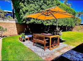 Pet-Friendly Beach Home with Fenced Yard, villa em Huntington Beach