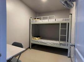 K and R Apartment Affordable Aircon Room with Wifi, hotel v destinaci Carcar