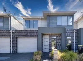 Glenroy 2br1ba In Townhouse Parkingwi-fibath