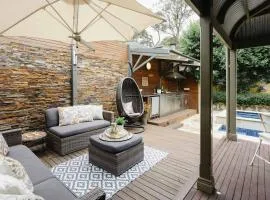 Luxurious Living With Fire Place & Parking
