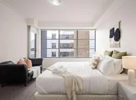 Cozy 2BR Apartment Steps from Darling Harbour