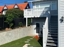 Central, secure and upmarket Auckland