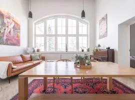 Stunning Loft with Water View & Free Garage Parking