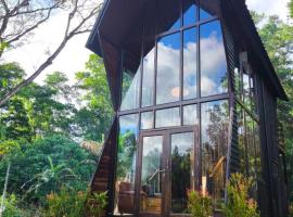 Cheewatra Farmstay Phuket ชีวาตรา ฟาร์มสเตย์ ภูเก็ต, hotel v destinaci Thalang