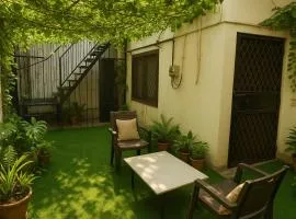 Homely Stay with Meals DLF 1