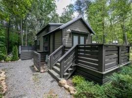 Stunning Cottage Nestled Amidst Trees with Fire Pit in Monteagle, Tennessee
