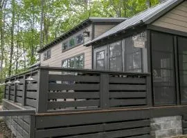 Beautiful Cottage with Nice Forest Sights in Tracy City, Tennessee