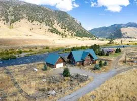 Remote Riverfront Cabin with Porch and Amazing Views in Montana
