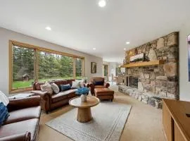 Luxurious Retreat with Expansive Yard in Sister Bay, Wisconsin