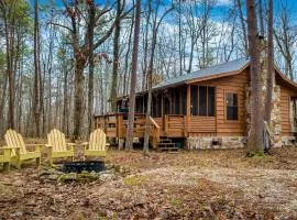 Secluded Cabin with Barbecue in Mentore, Alabama