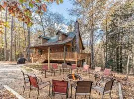 Impressive Secluded Cabin with Fire Pit, Pool Table, Barbecue and Hot-tub in Cleveland, Georgia