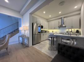 French Style Mansion In Prestigious Angus Glen Markham, hotel v destinaci Markham
