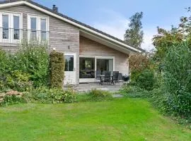 Huis Mosk heeft grote tuin op het zuiden en nabij meer