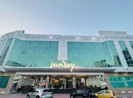 Sunday Hotel Holiday international Dubai
