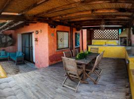 La casa di Eolo rivolta al tramonto, hotel v destinaci Porto Pozzo