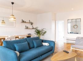 grand g&icirc;te terrasse vue Loire et ch&acirc;teau d'Ancenis