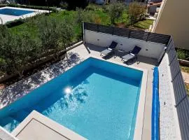 Villa Trapezium - private heated pool & table soccer
