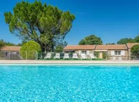 Nice provencal cottage in a tourist residence