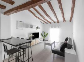 Alcoy Old Town - Reformed Penthouse with AC and wifi, hotel v destinaci Alcoy