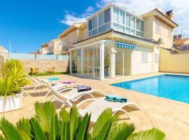 4 Bedroom Lovely Home In Orihuela Costa