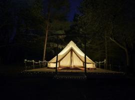 Whispering Pines, camping de luxo em Altsorgefeld
