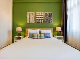 Central 3-Bedroom Apartment with High Ceilings