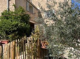 MAS-Calou, hotel in Coustellet