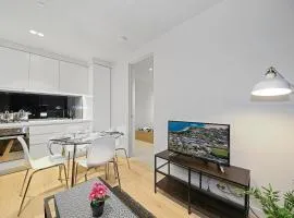 Trendy 2-Bedroom Stay in Melbourne CBD