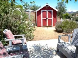 Pet Friendly Breathtaking Cottage with Great Views and Hot-tub in Rainbow, California