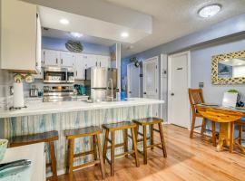 Condo 2 Mi to Silver Dollar City Relax Fireside!, hotel com spa em Branson West